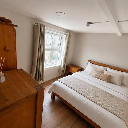 Modern In The Heart Of 9 Shared * Thurles