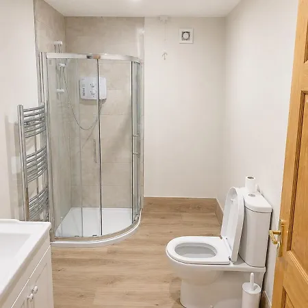 Modern In The Heart Of 9 Shared Apartment *